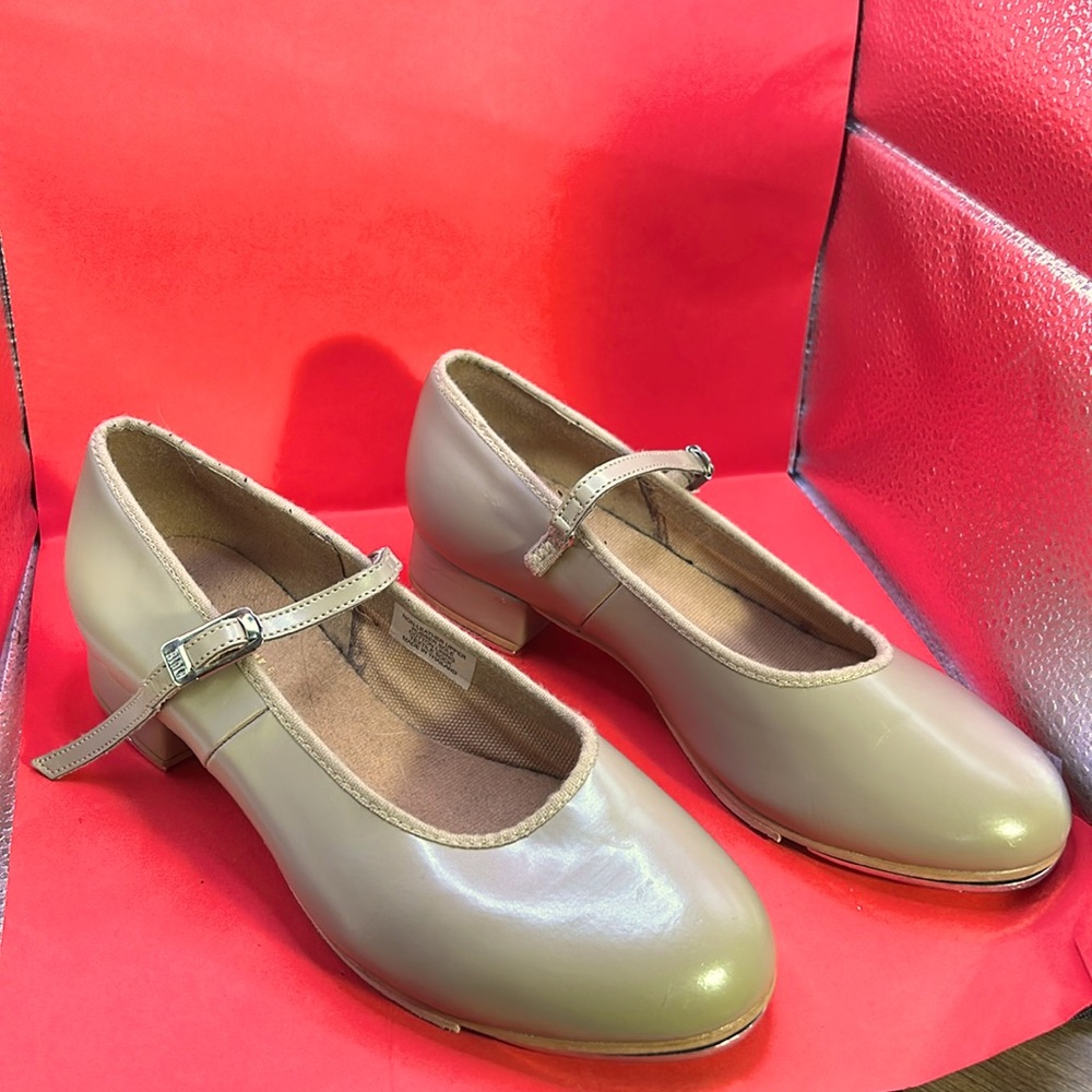 Bloch NWOT Techno Tap Mary Jane Style size 7 tap shoes in excellent condition